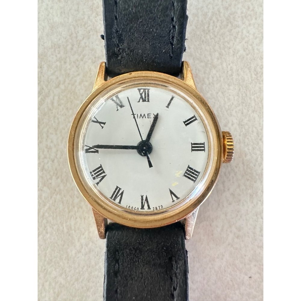 Timex vintage 70s gold bezel white dial manual mechanical black leather watch